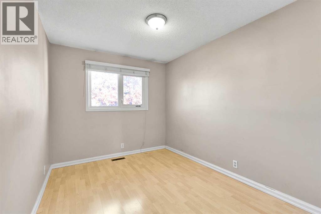 Single Family House for Sale in  Edgedale Road NW Edgemont Calgary 