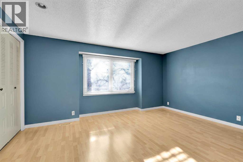 Single Family House for Sale in  Edgedale Road NW Edgemont Calgary 