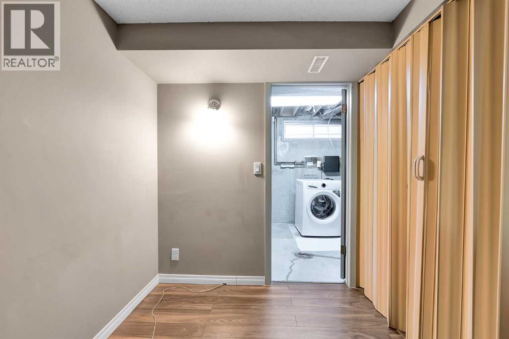 Single Family House for Sale in  Edgedale Road NW Edgemont Calgary 