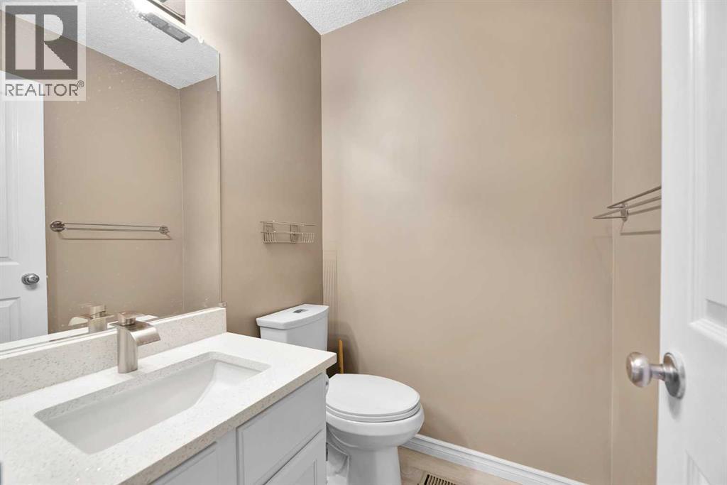 Single Family House for Sale in  Edgedale Road NW Edgemont Calgary 