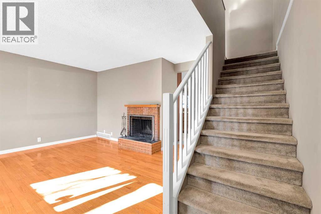 Single Family House for Sale in  Edgedale Road NW Edgemont Calgary 