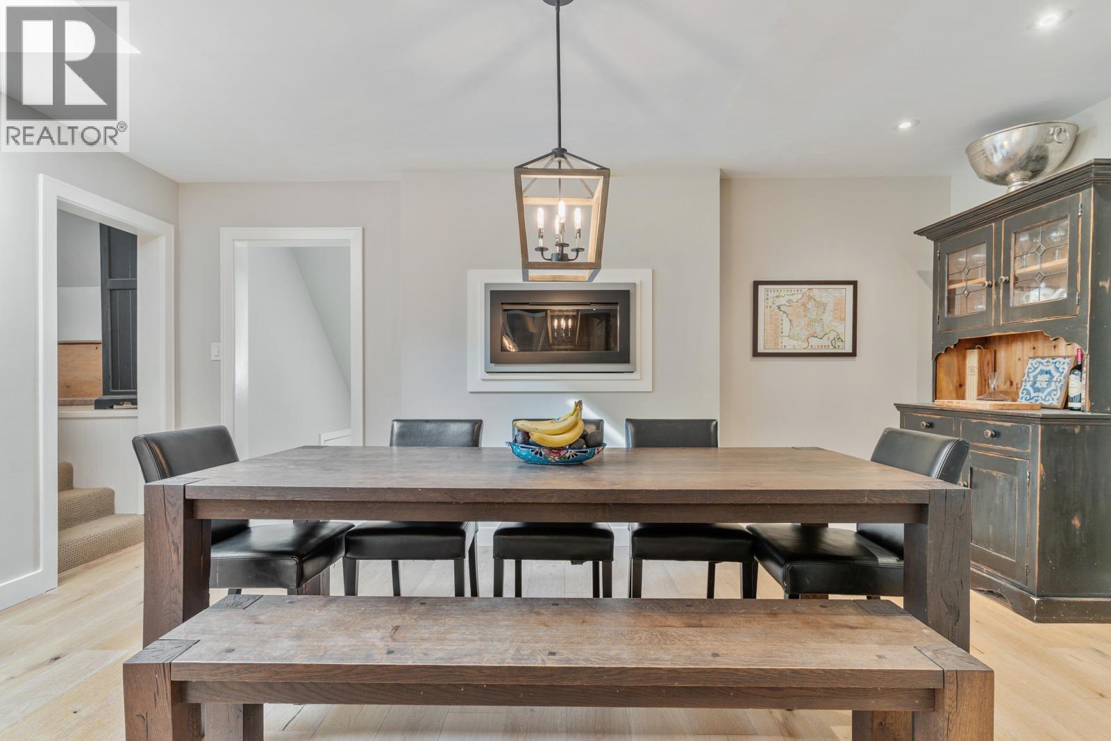 3760 BAYRIDGE AVENUE, West Vancouver