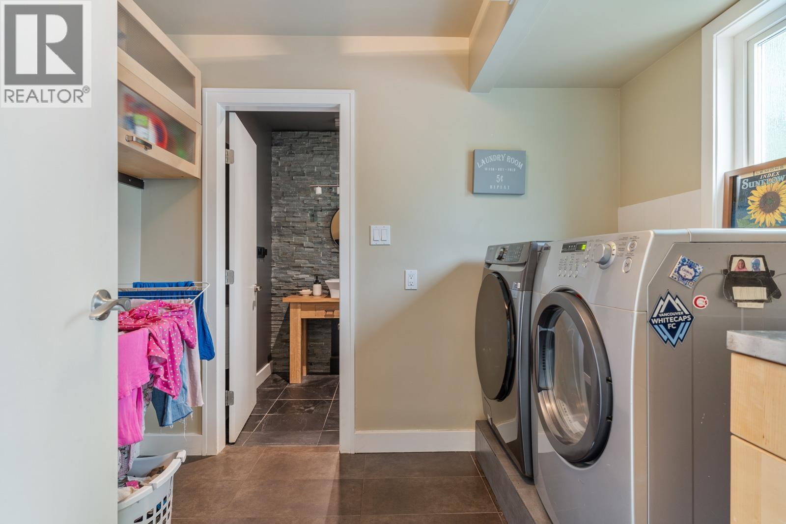 3760 BAYRIDGE AVENUE, West Vancouver