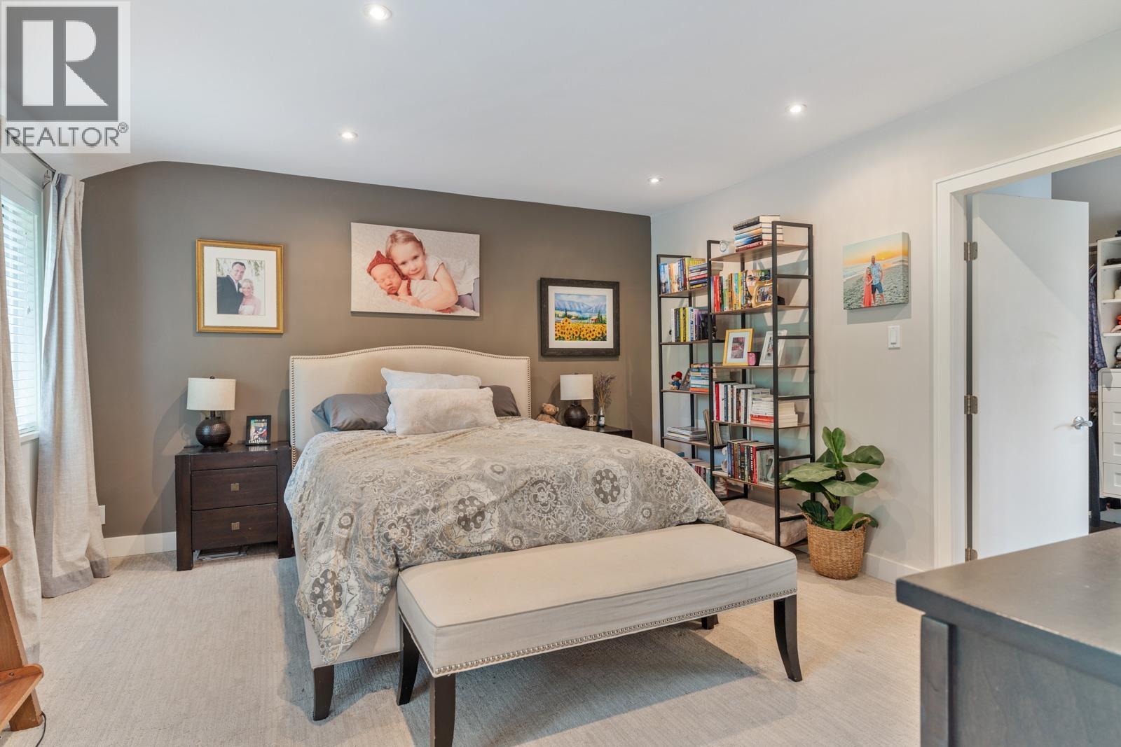 3760 BAYRIDGE AVENUE, West Vancouver