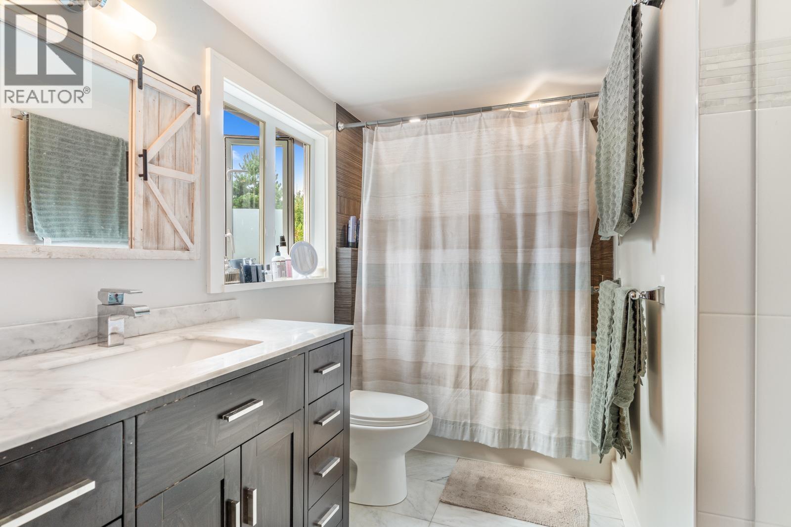 3760 BAYRIDGE AVENUE, West Vancouver