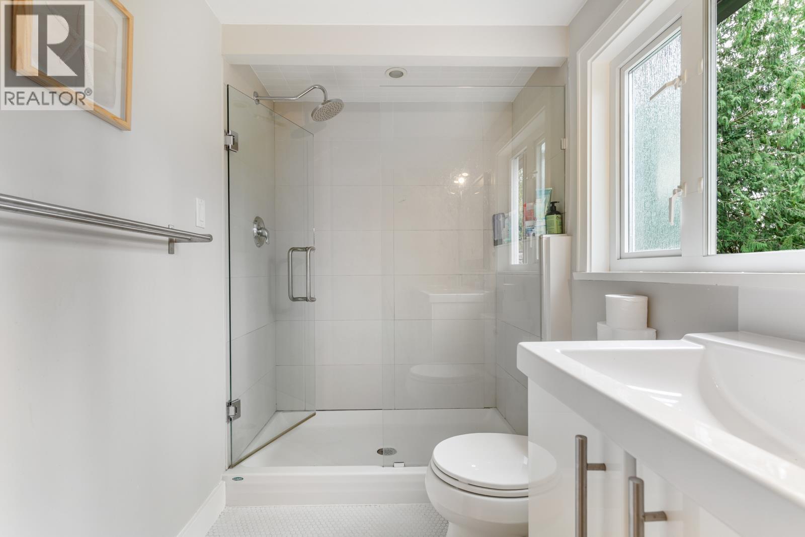 3760 BAYRIDGE AVENUE, West Vancouver