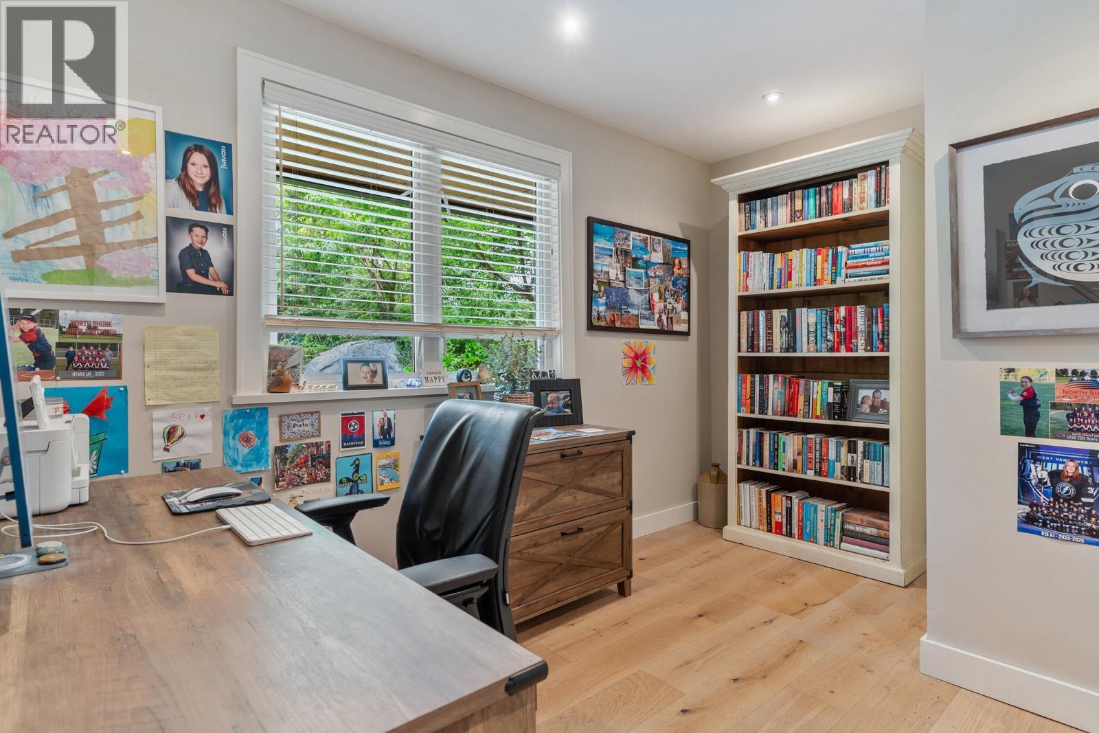 3760 BAYRIDGE AVENUE, West Vancouver