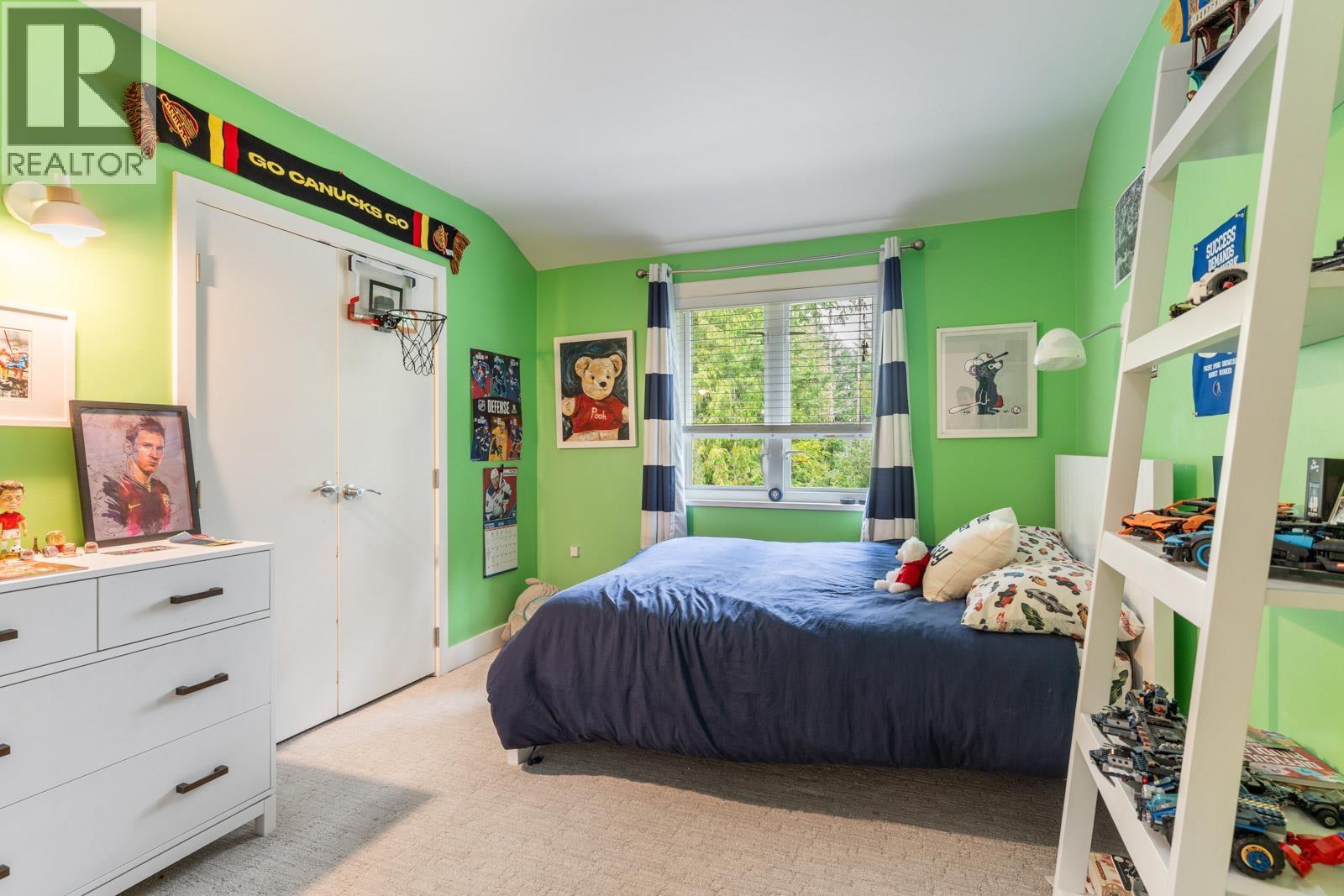 3760 BAYRIDGE AVENUE, West Vancouver