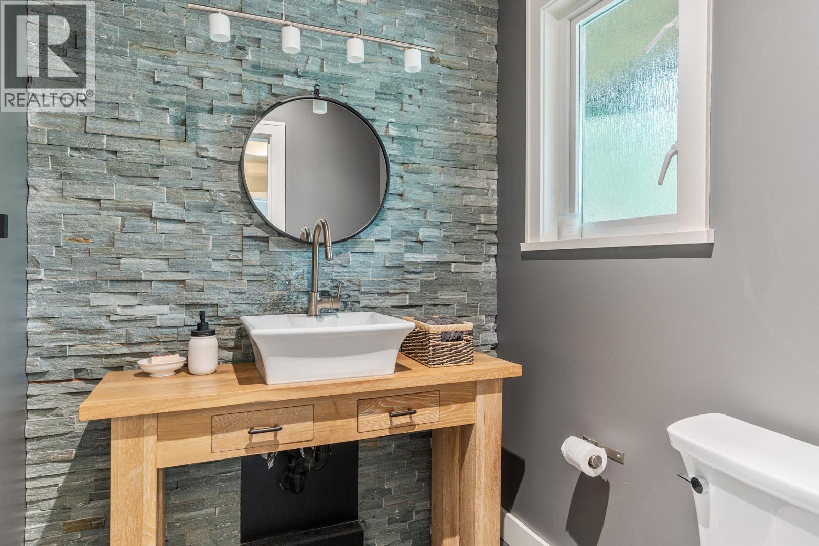 3760 BAYRIDGE AVENUE, West Vancouver