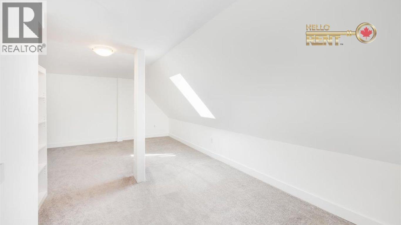 3182 MOUNTAIN HIGHWAY, North Vancouver