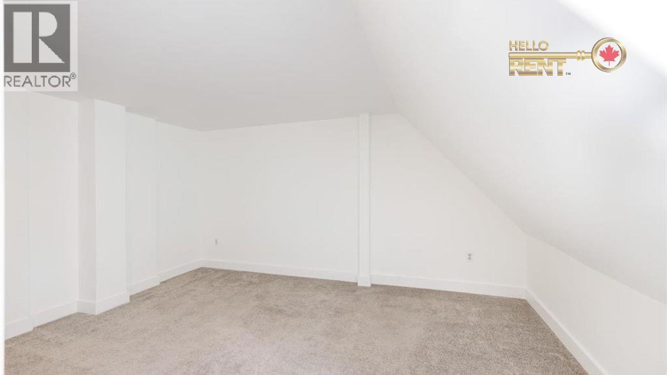 3182 MOUNTAIN HIGHWAY, North Vancouver