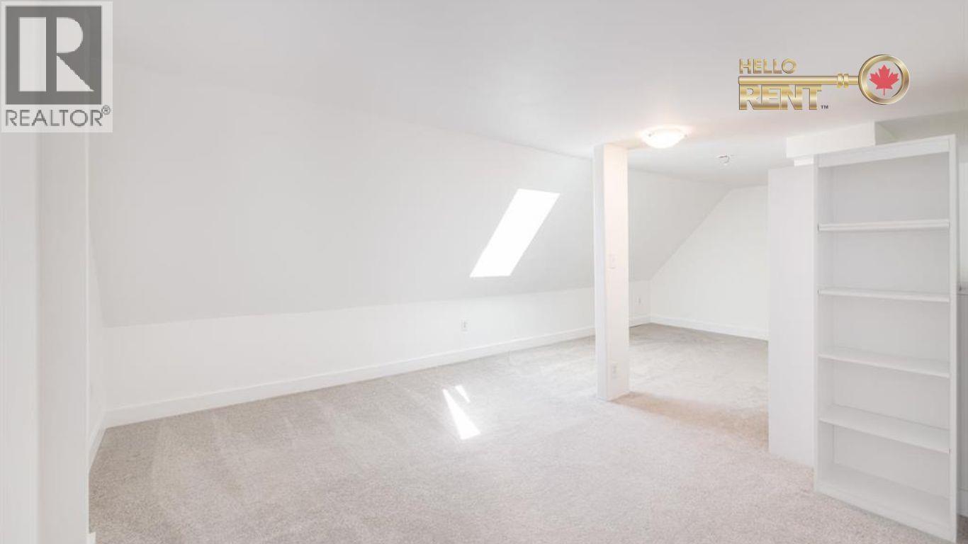 3182 MOUNTAIN HIGHWAY, North Vancouver