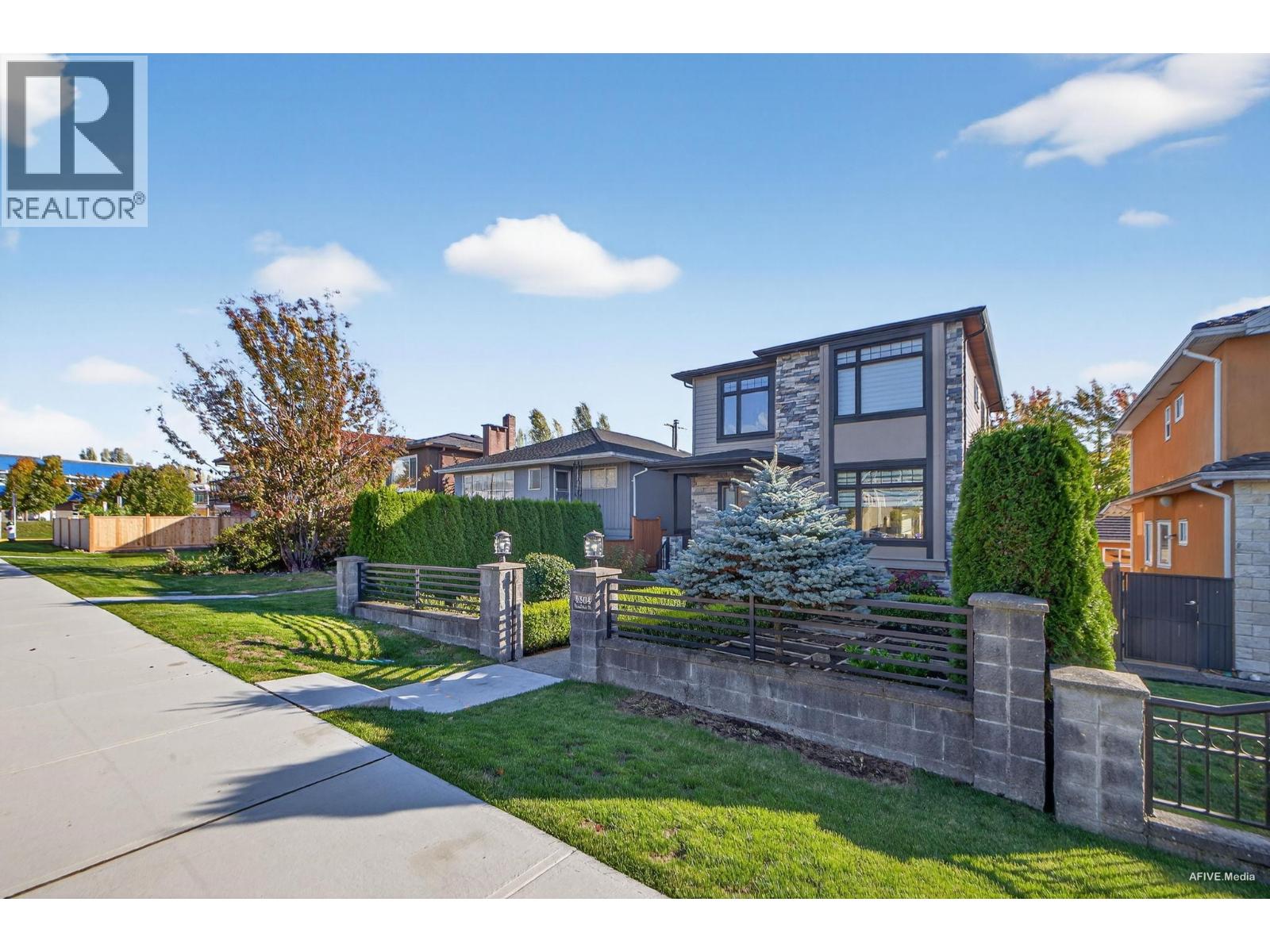4564 VENABLES STREET, Burnaby