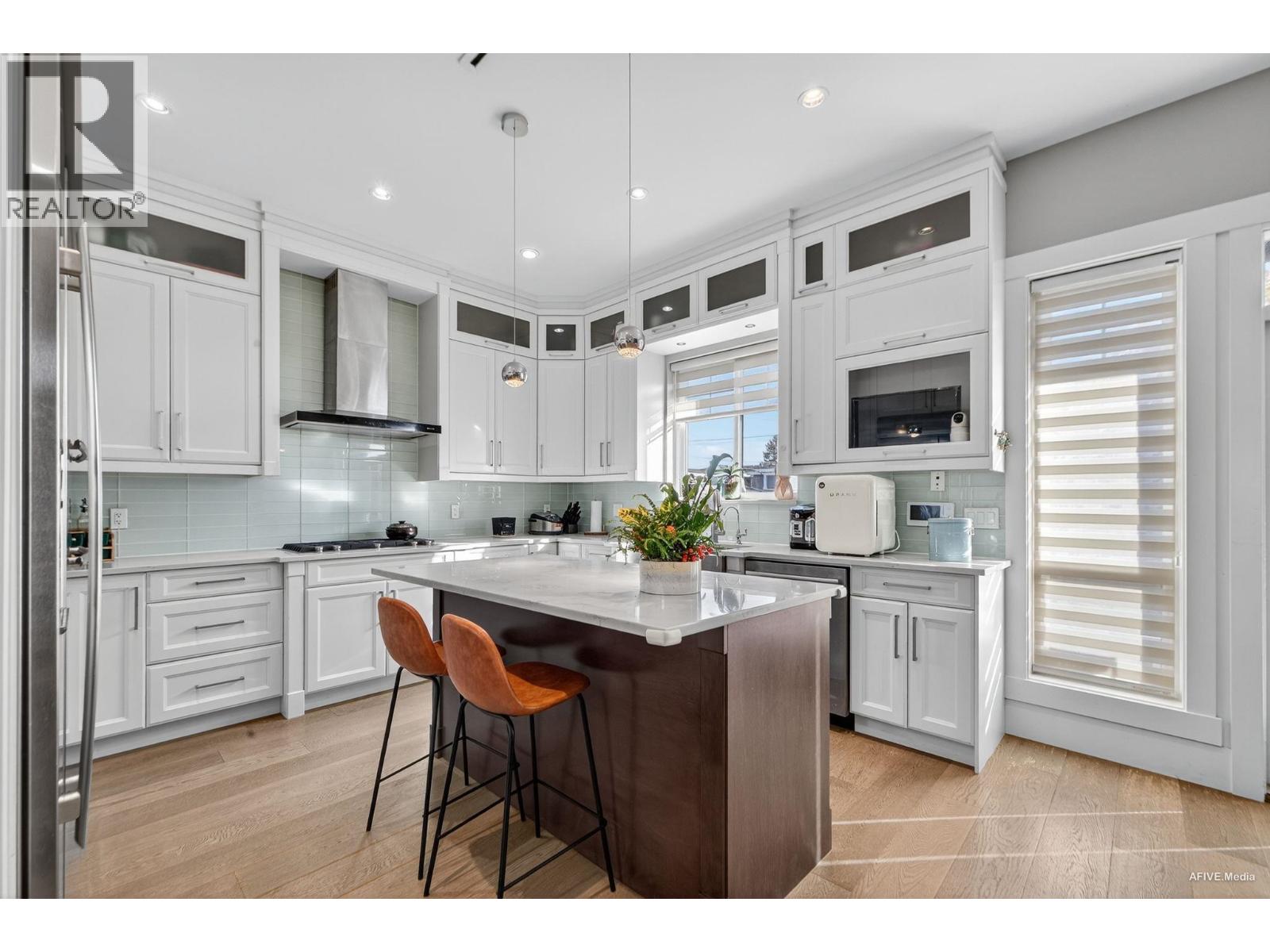 4564 VENABLES STREET, Burnaby