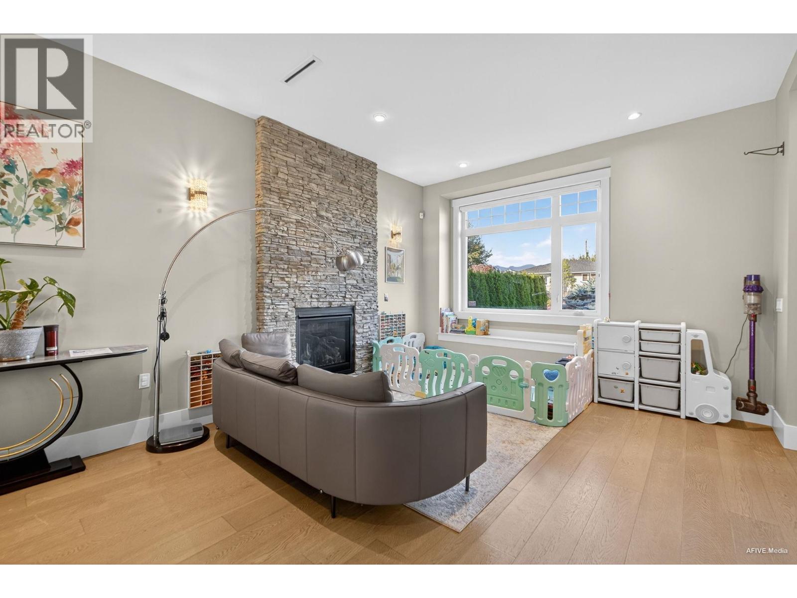 4564 VENABLES STREET, Burnaby