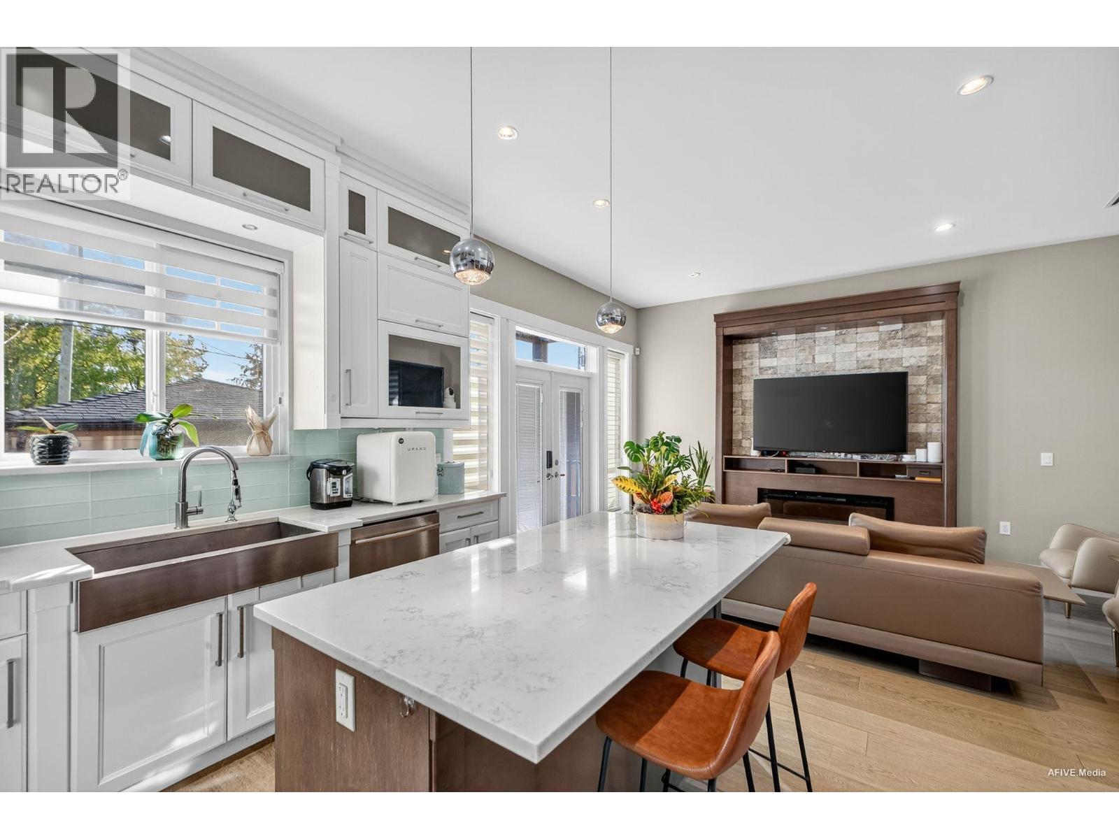 4564 VENABLES STREET, Burnaby