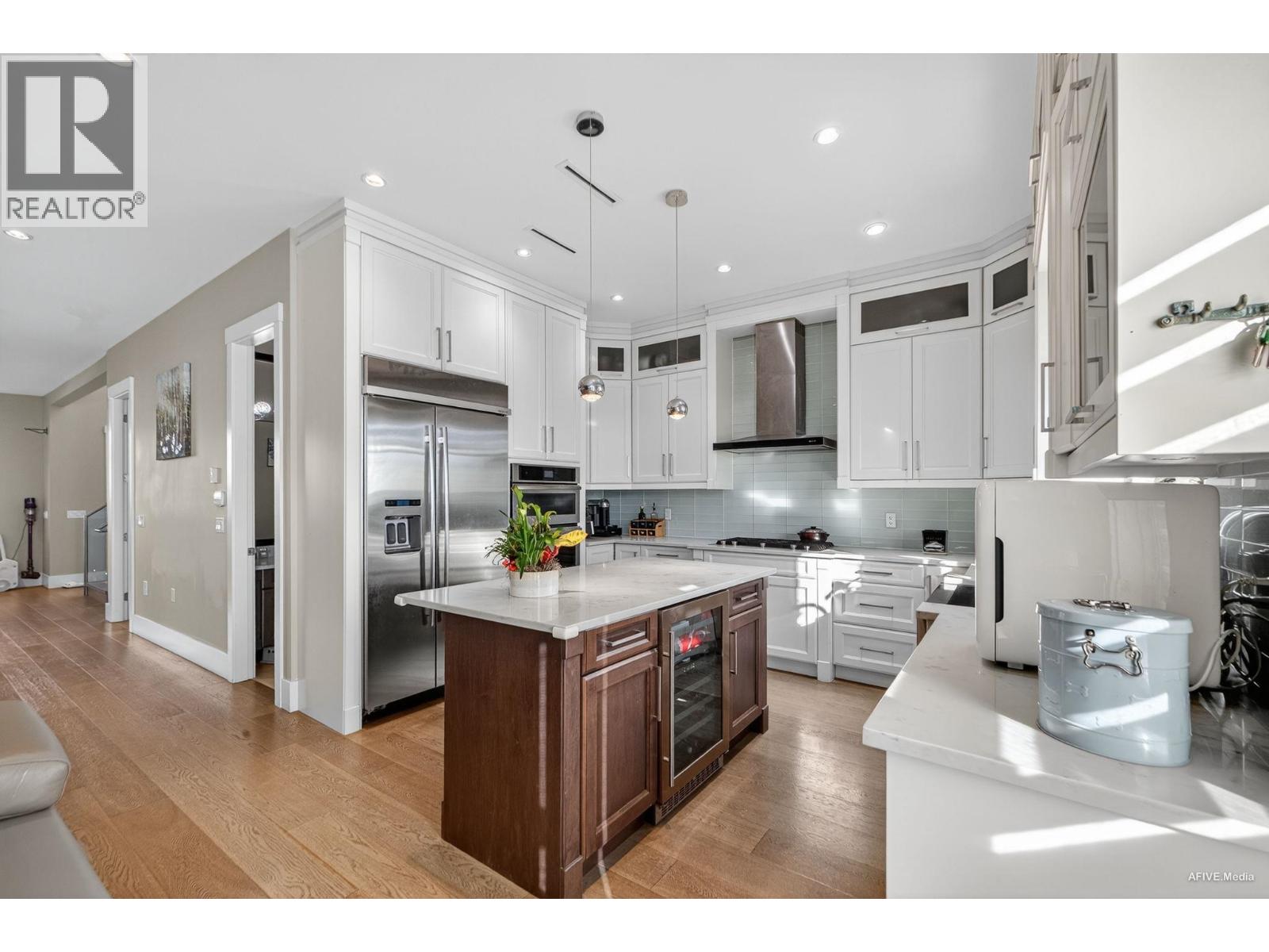 4564 VENABLES STREET, Burnaby