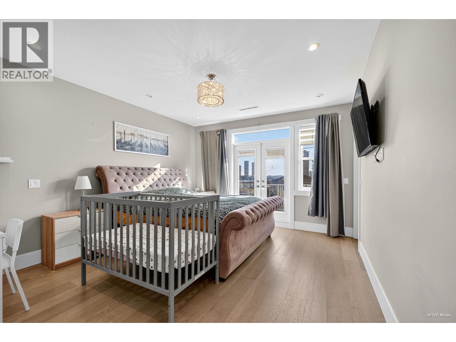 4564 VENABLES STREET, Burnaby