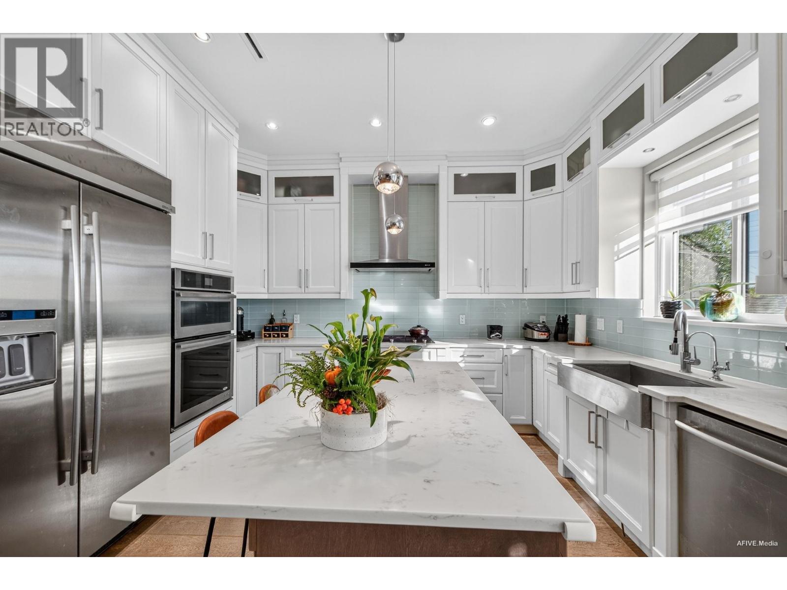 4564 VENABLES STREET, Burnaby