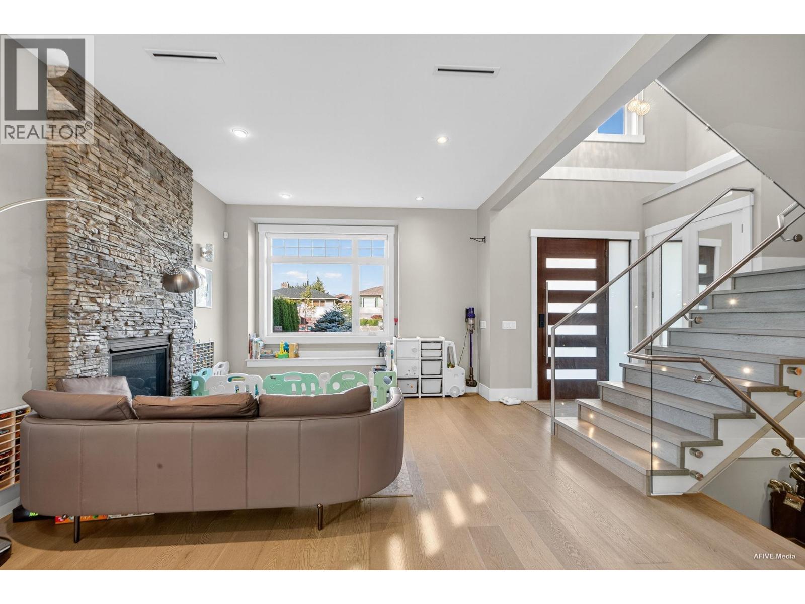 4564 VENABLES STREET, Burnaby