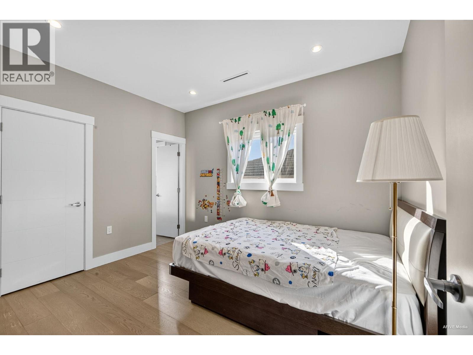 4564 VENABLES STREET, Burnaby