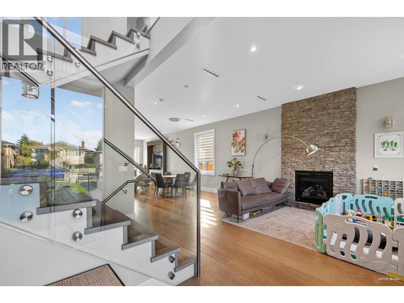 4564 VENABLES STREET, Burnaby