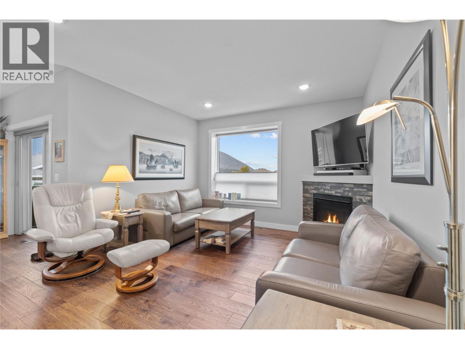 32 1791 10 Street Southwest, Salmon Arm