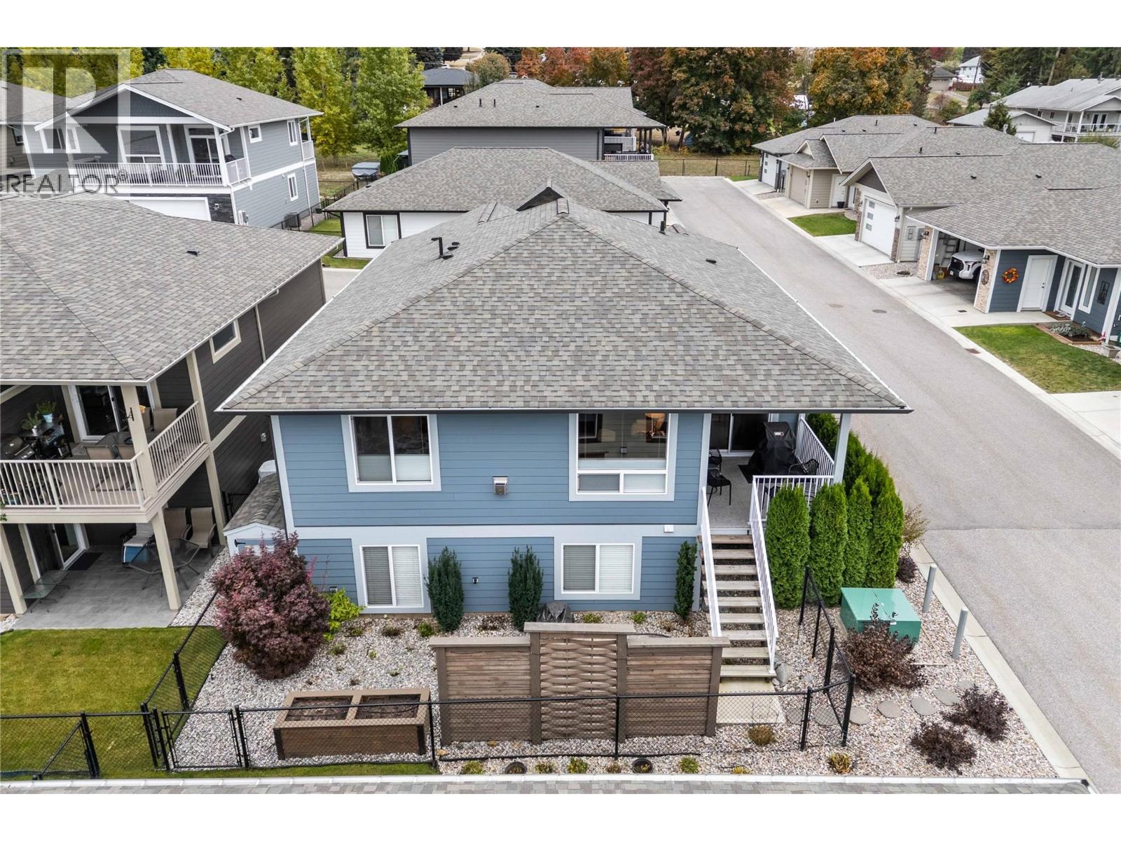 32 1791 10 Street Southwest, Salmon Arm