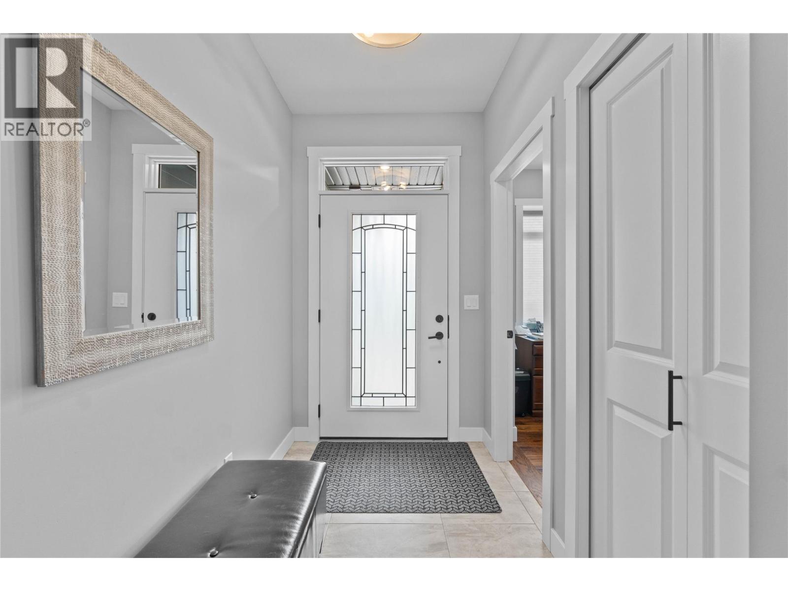 32 1791 10 Street Southwest, Salmon Arm
