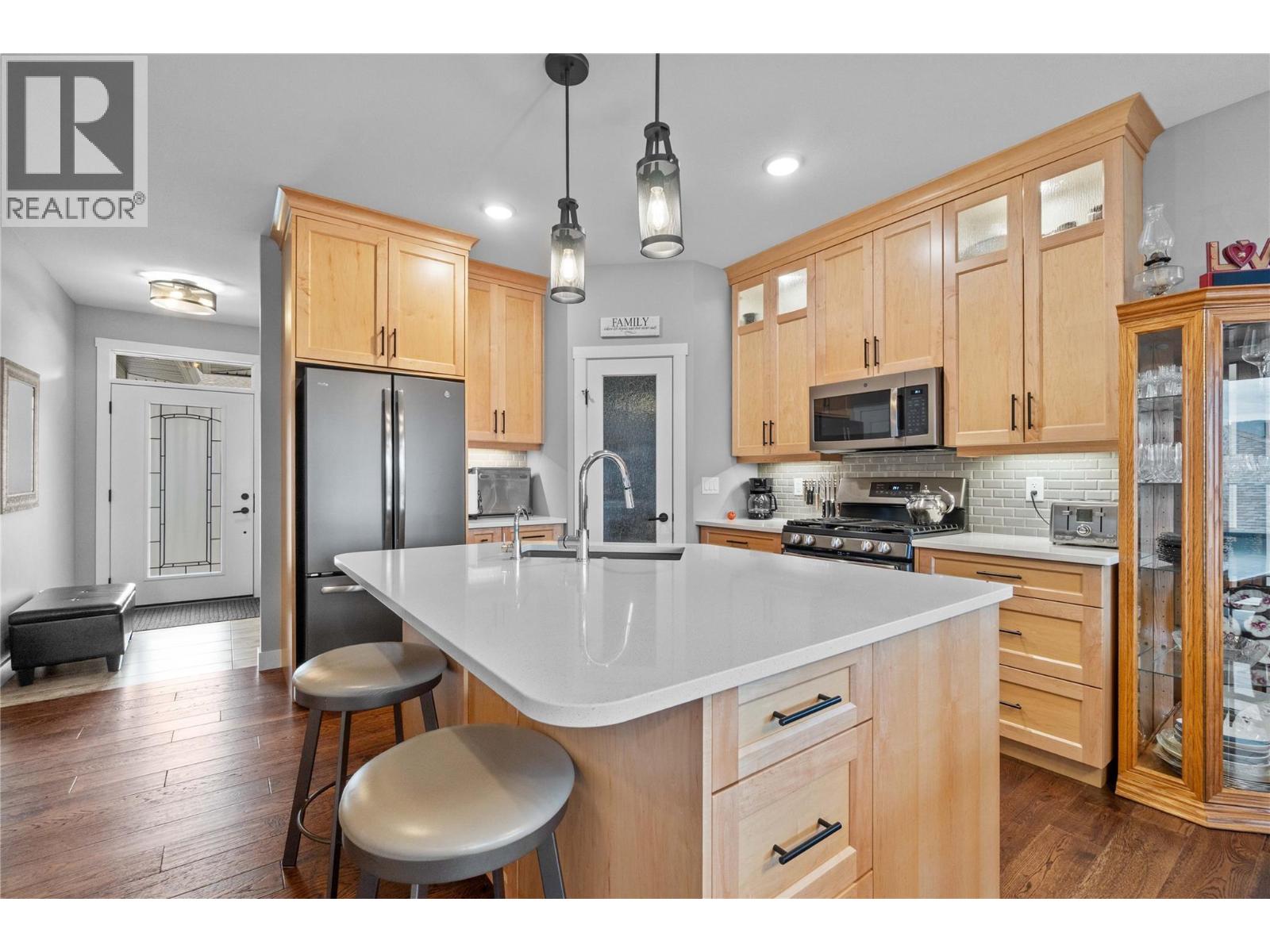 32 1791 10 Street Southwest, Salmon Arm