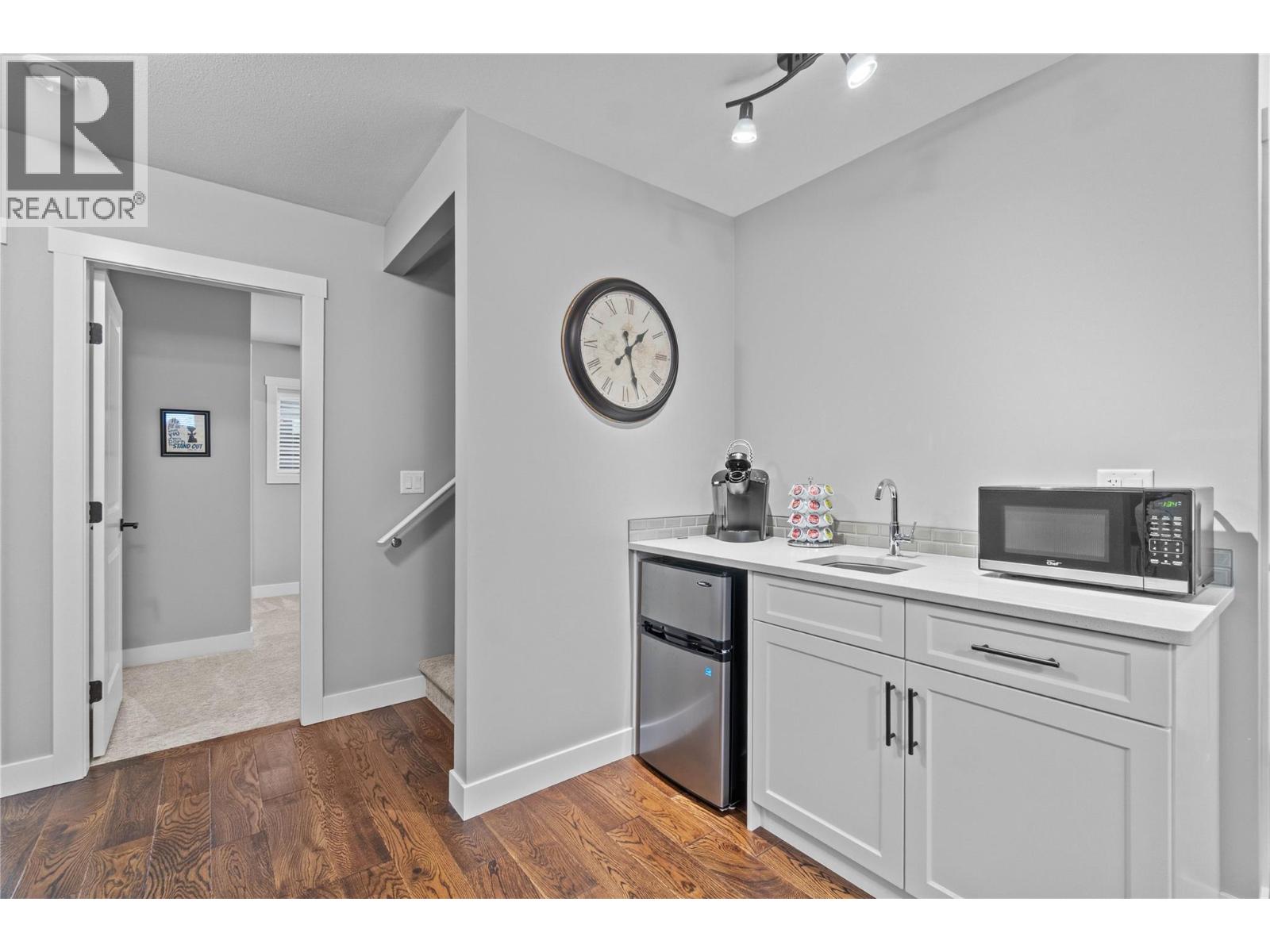 32 1791 10 Street Southwest, Salmon Arm