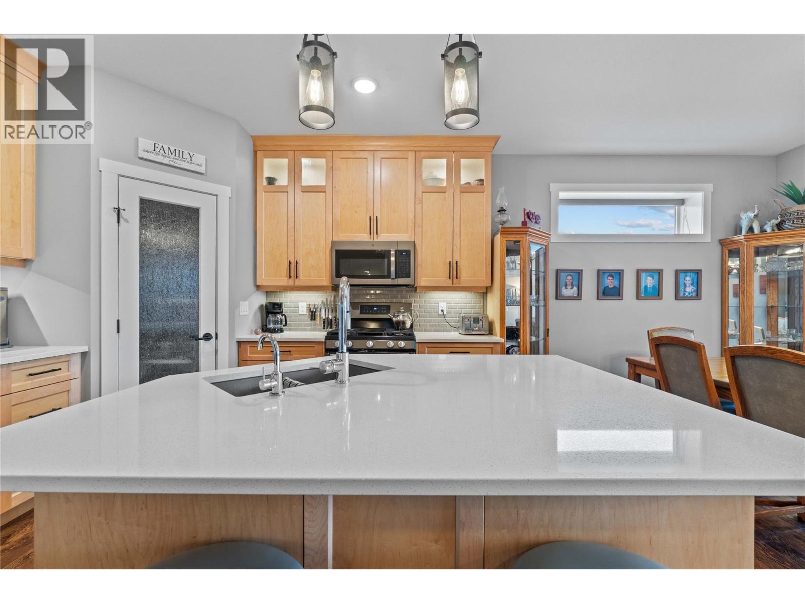 32 1791 10 Street Southwest, Salmon Arm