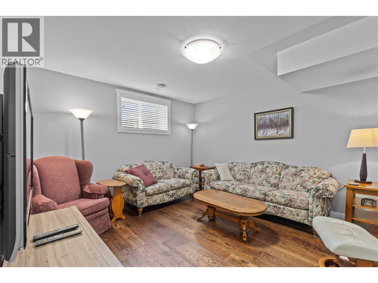 32 1791 10 Street Southwest, Salmon Arm