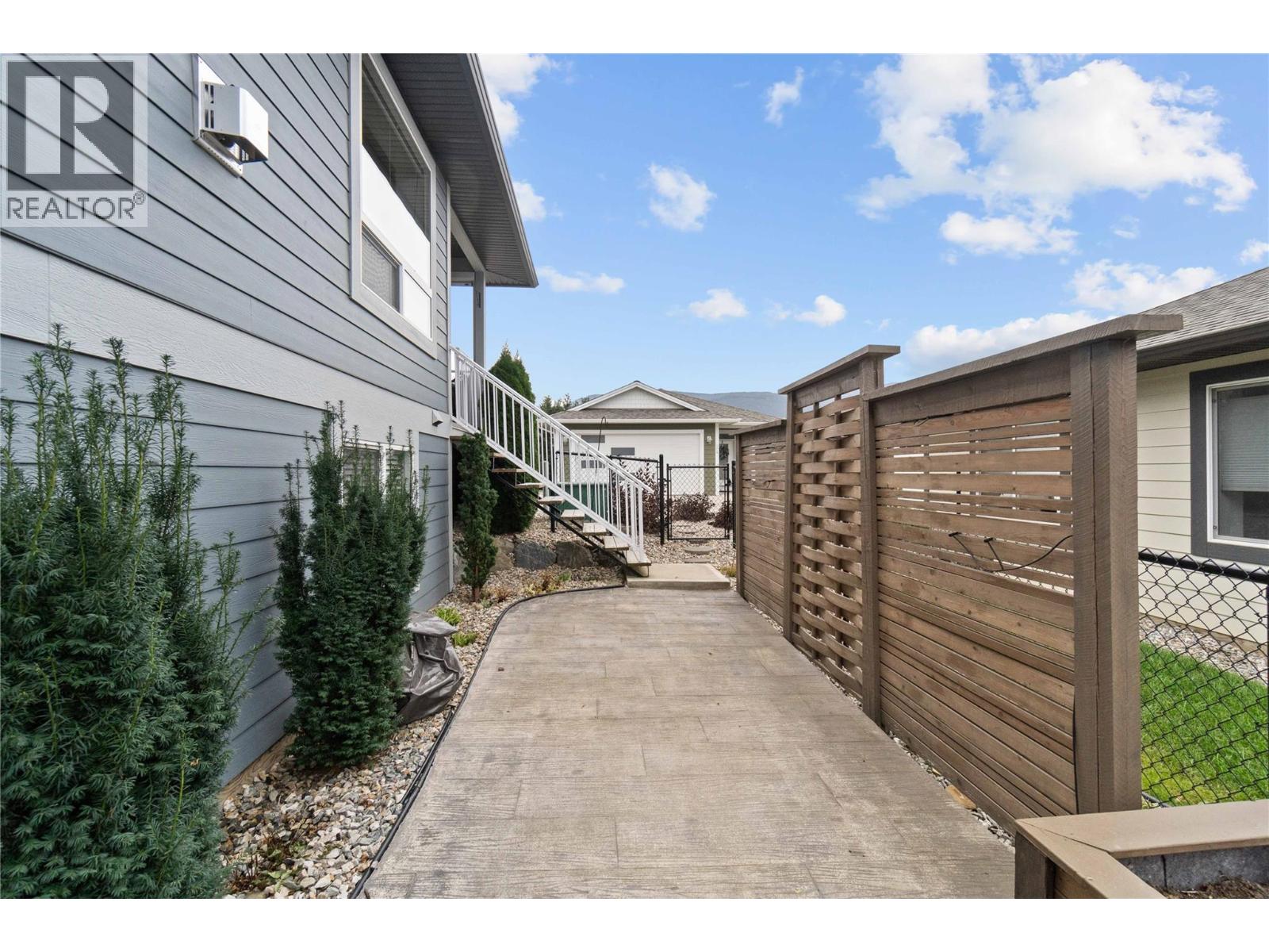 32 1791 10 Street Southwest, Salmon Arm