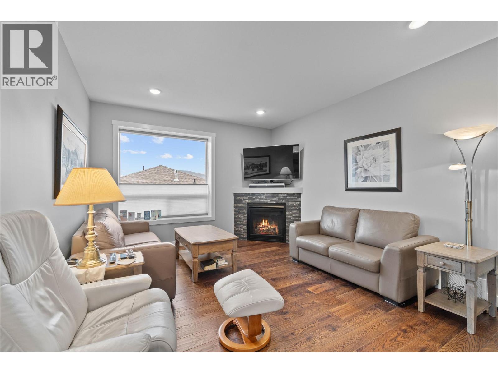 32 1791 10 Street Southwest, Salmon Arm