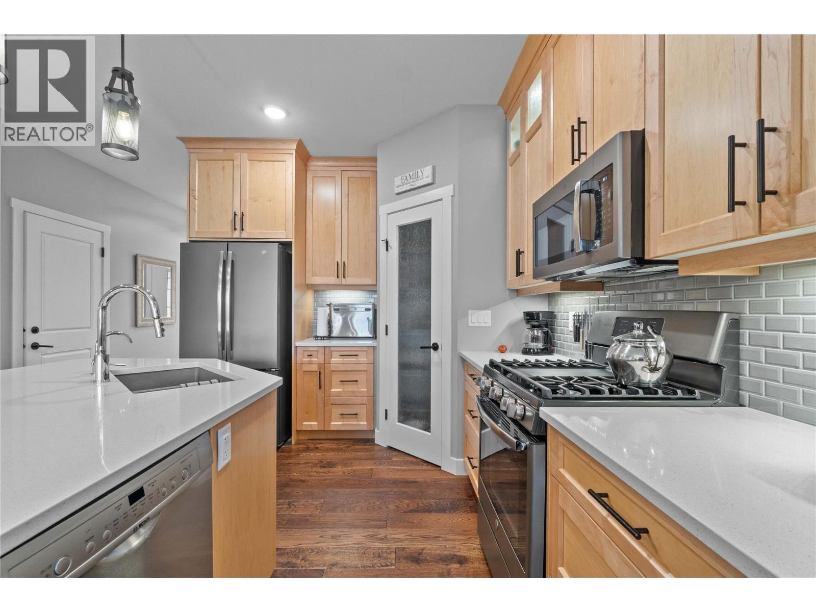 32 1791 10 Street Southwest, Salmon Arm