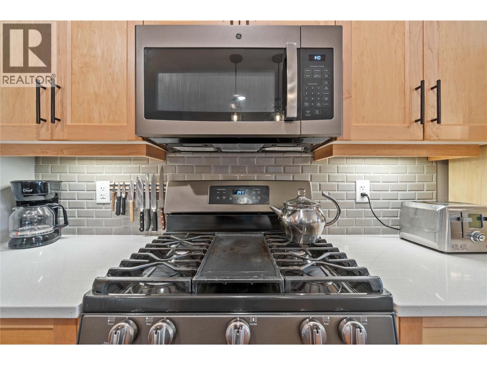 32 1791 10 Street Southwest, Salmon Arm