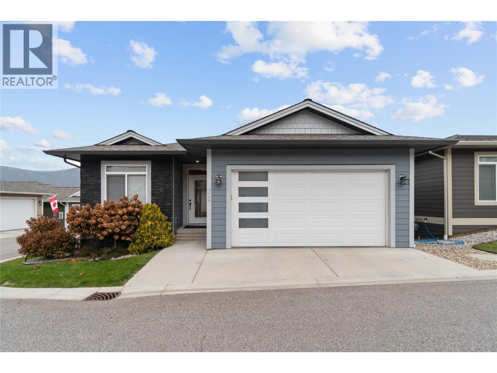 32 1791 10 Street Southwest, Salmon Arm