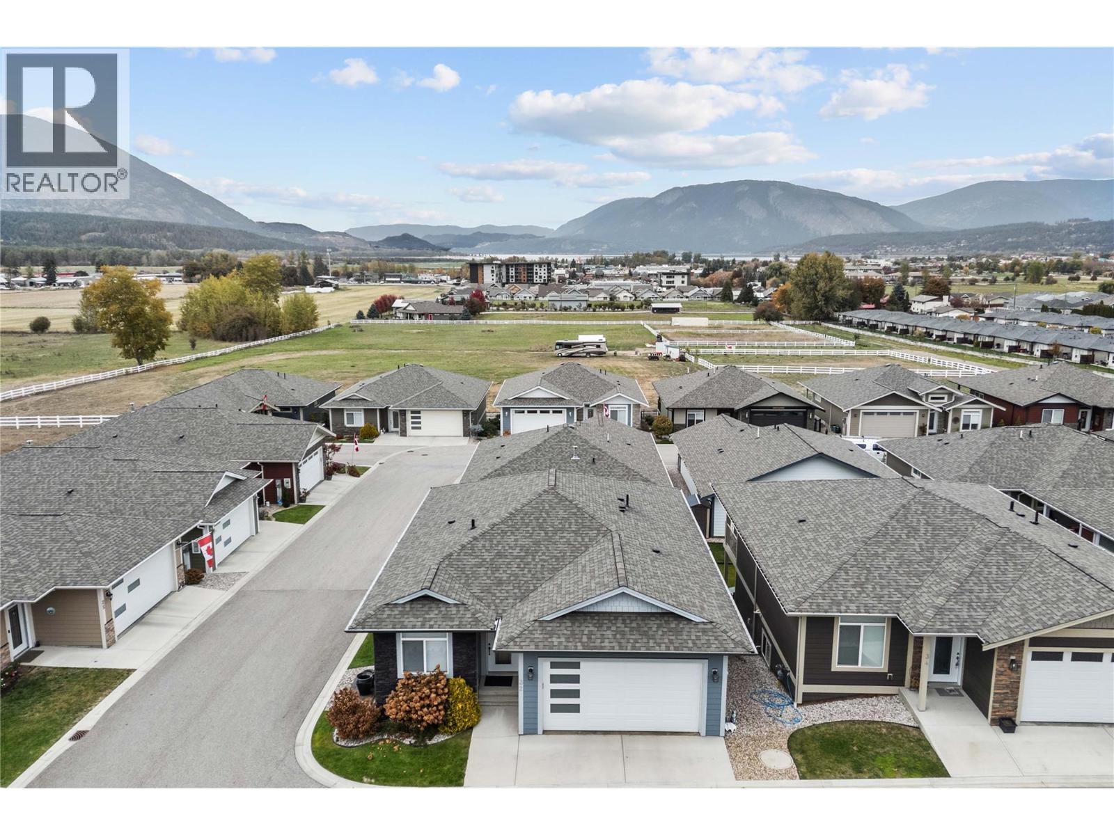 32 1791 10 Street Southwest, Salmon Arm
