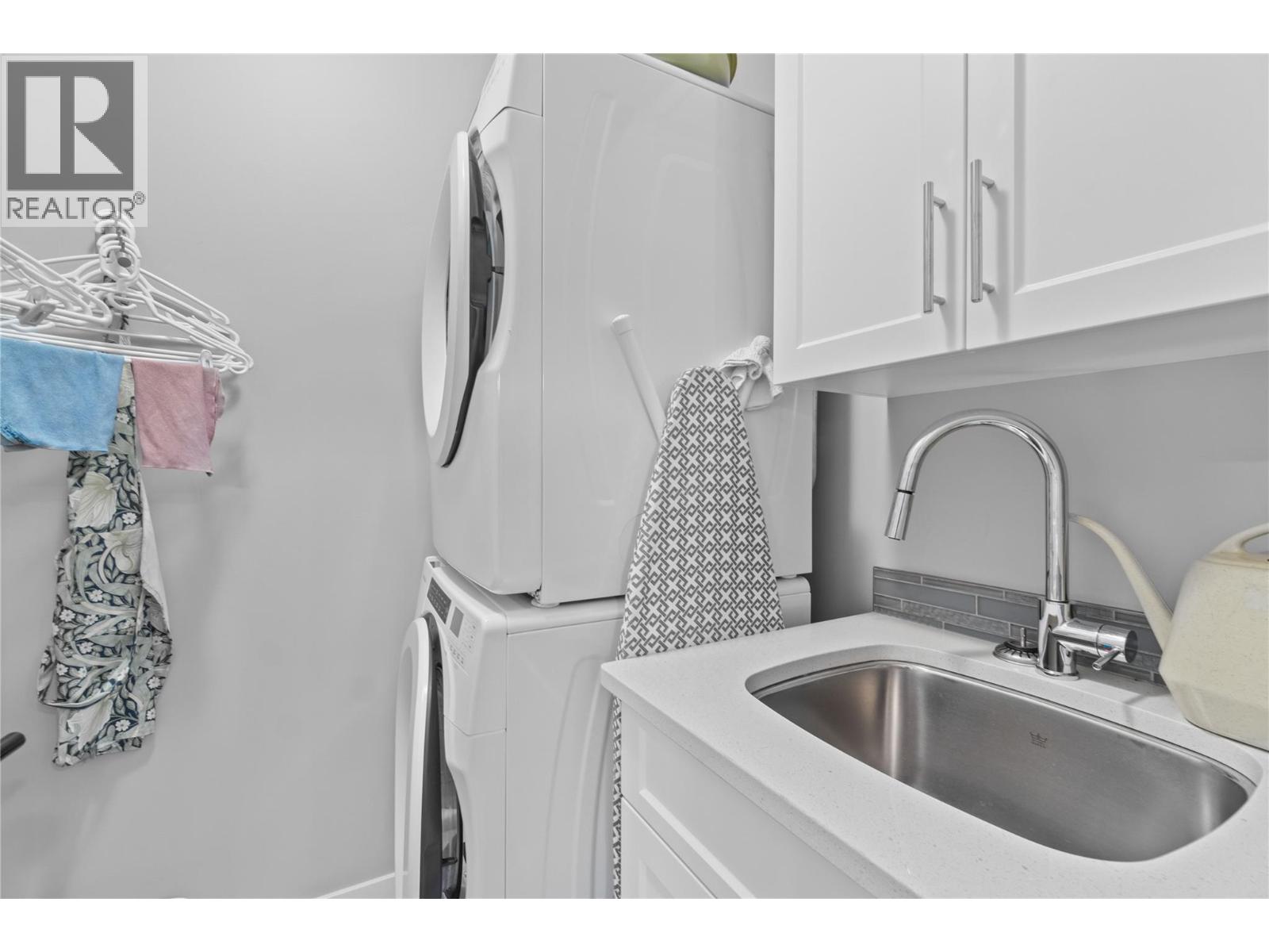 32 1791 10 Street Southwest, Salmon Arm