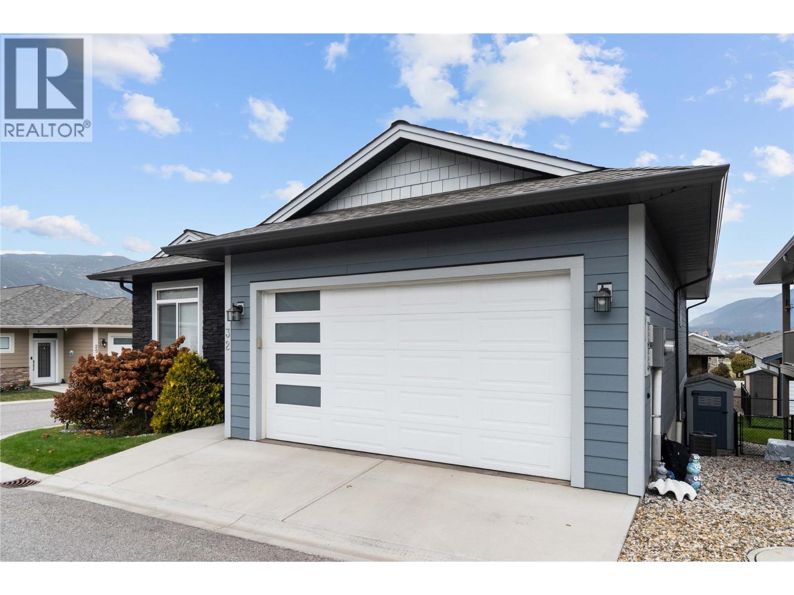 32 1791 10 Street Southwest, Salmon Arm