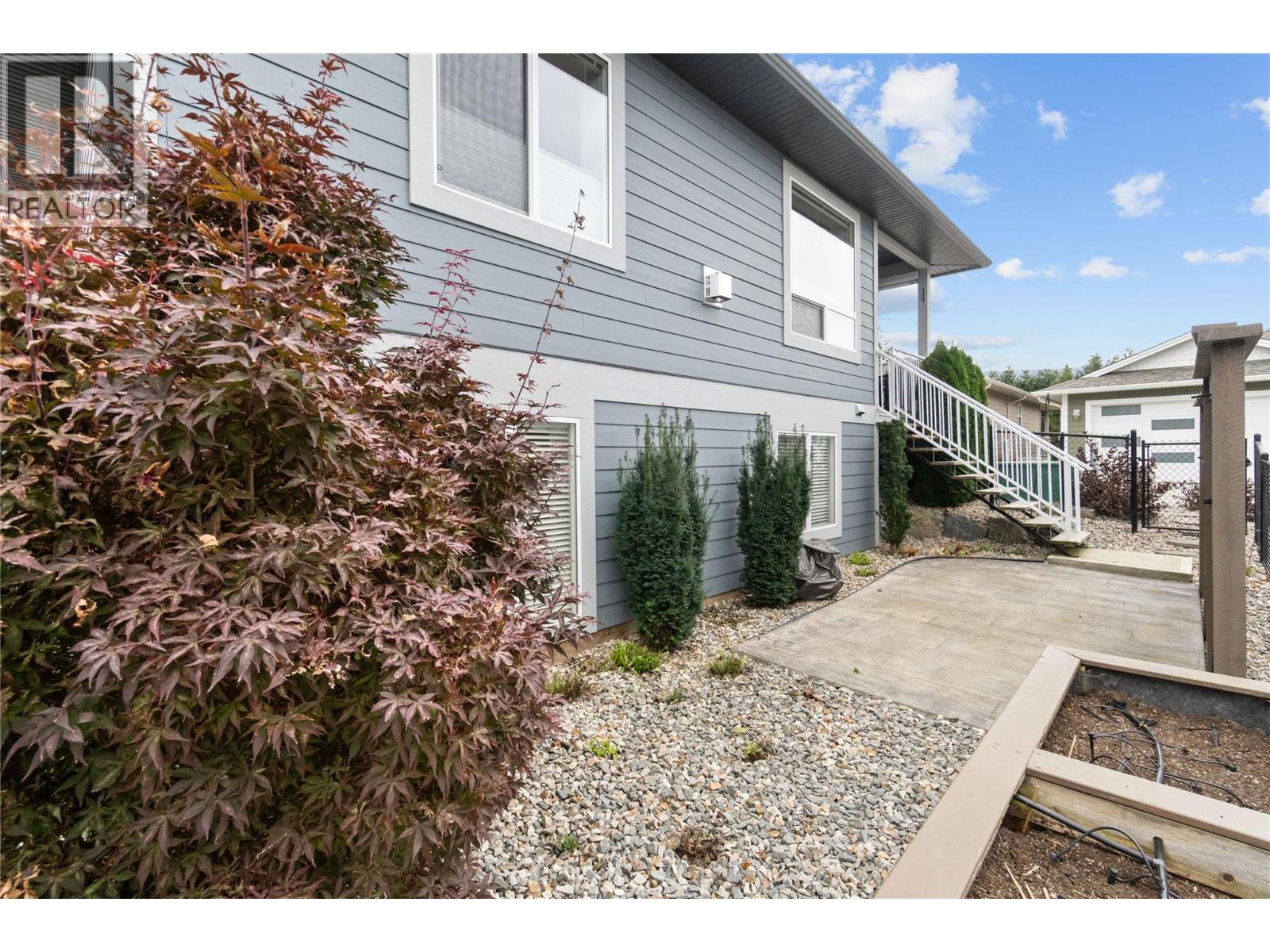 32 1791 10 Street Southwest, Salmon Arm