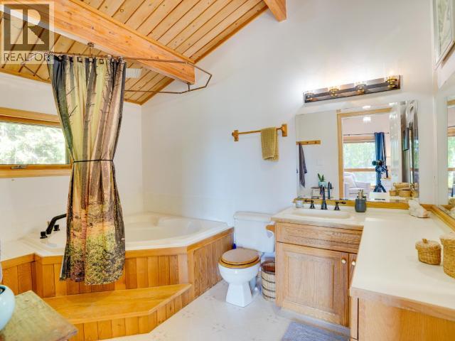 12205 SCOTCH FIR POINT RD, Powell River