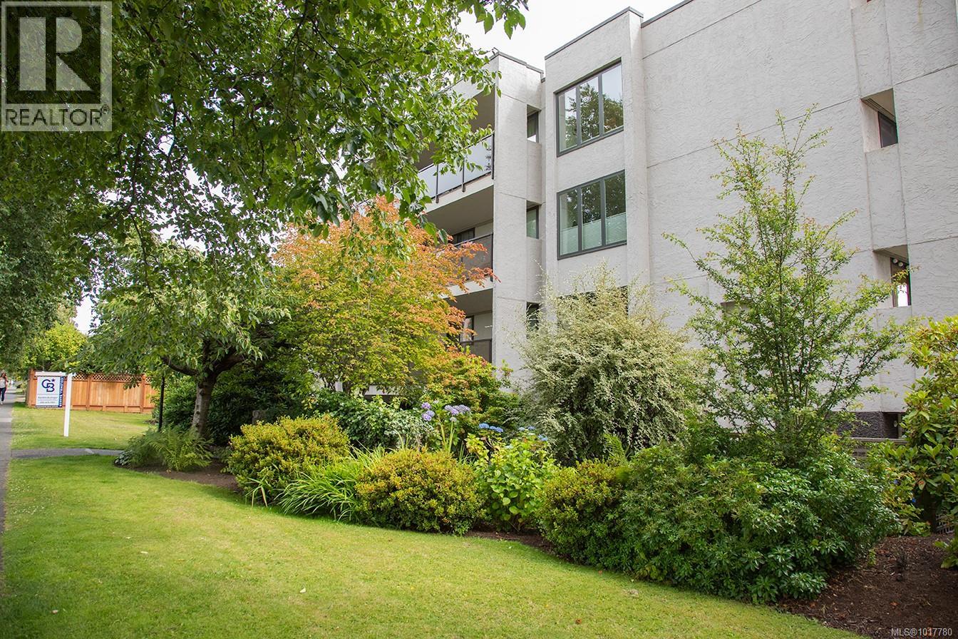 305 1151 Oscar Street, Victoria