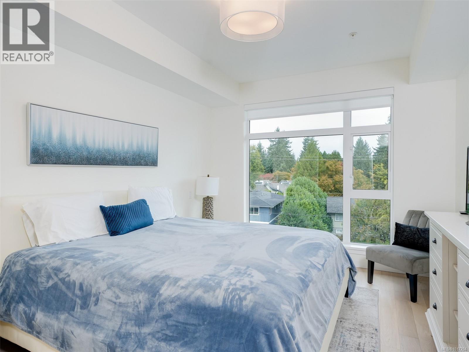 302 5120 Cordova Bay Road, Saanich