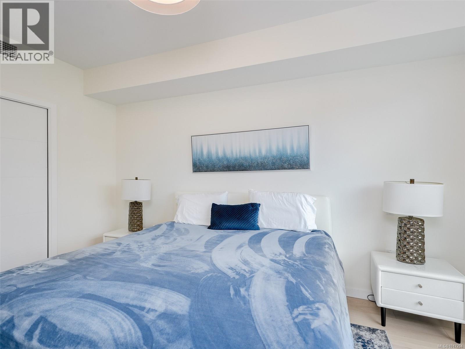 302 5120 Cordova Bay Road, Saanich