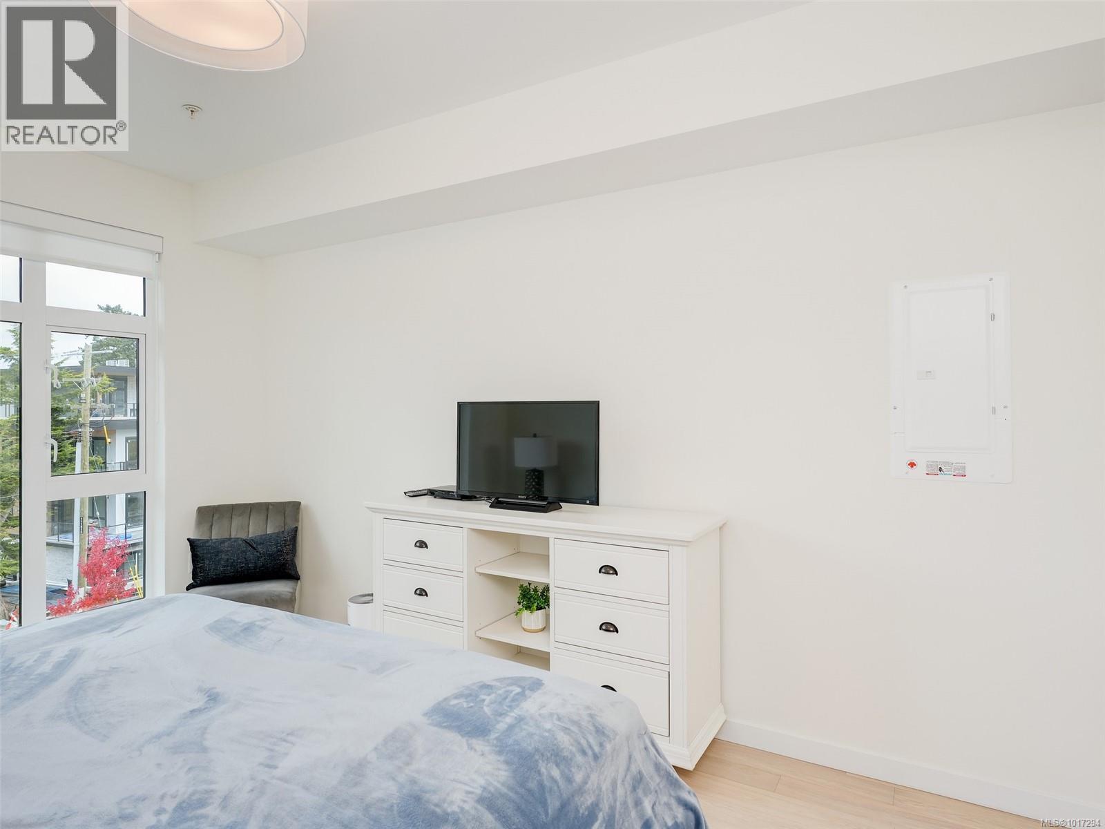 302 5120 Cordova Bay Road, Saanich