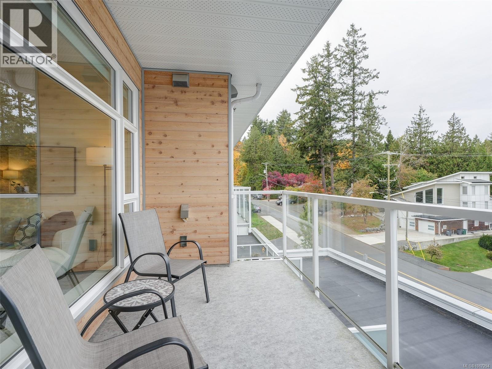 302 5120 Cordova Bay Road, Saanich