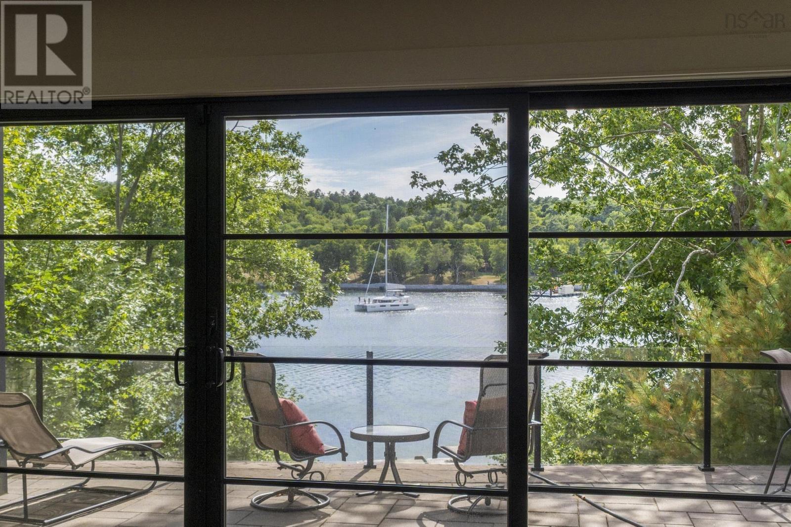 Property 38 of 51 of 1170 Rockcliffe Street