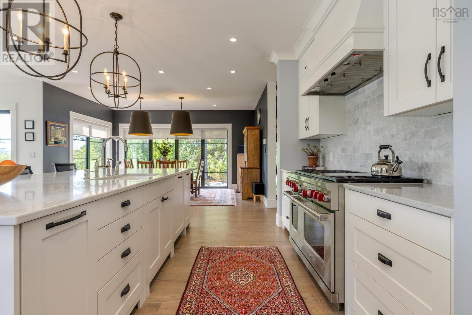 Property 8 of 51 of 1170 Rockcliffe Street